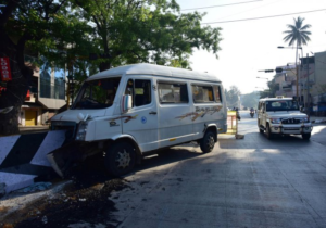 Car runs into a lorry, kills four in Bengaluru