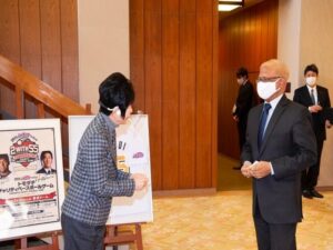 Indian envoy confers on bilateral relations with Japanese Upper House President Santo Akiko