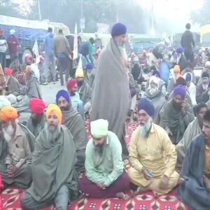 Farmers protest in peace along Singhu border, security tightened by police