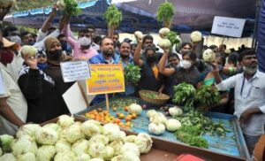 Karnataka private teachers push through vegetable carts to survive through the Covid-19 pandemic