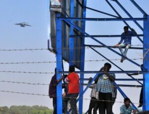 Denied permit in Aero India, fans turn to ‘free’ rooftop galleries