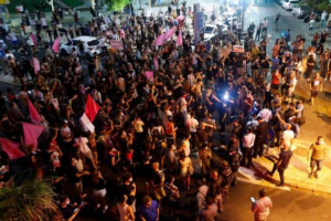 Despite lockdown regulations, Israelis protest against PM Netanyahu