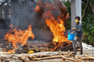 4 people in Karnataka permitted to travel carrying ashes of the dead